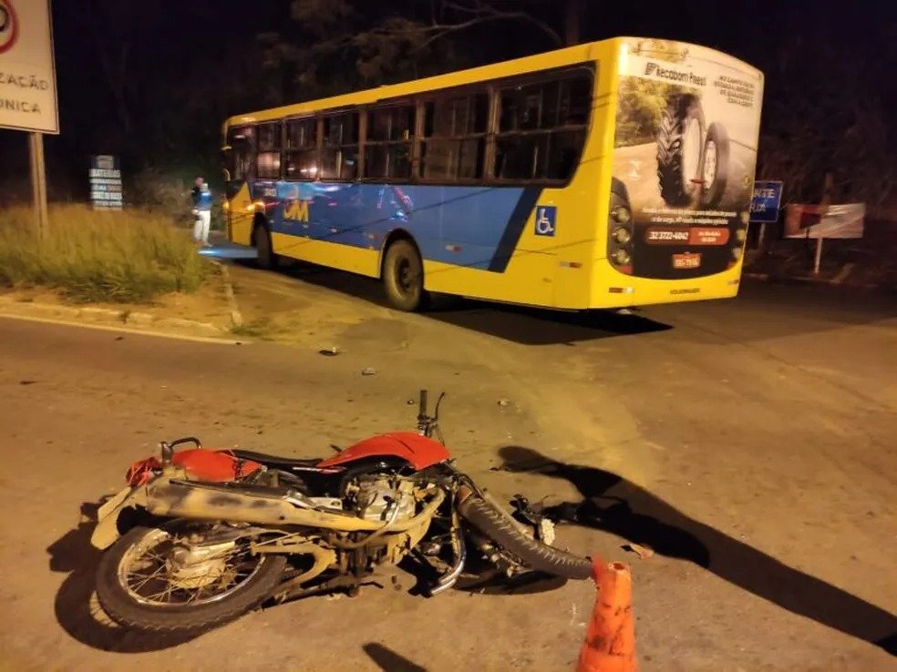 Motociclista morre e outro fica ferido em acidente na BR-356, em Itaperuna,  no RJ, Norte Fluminense